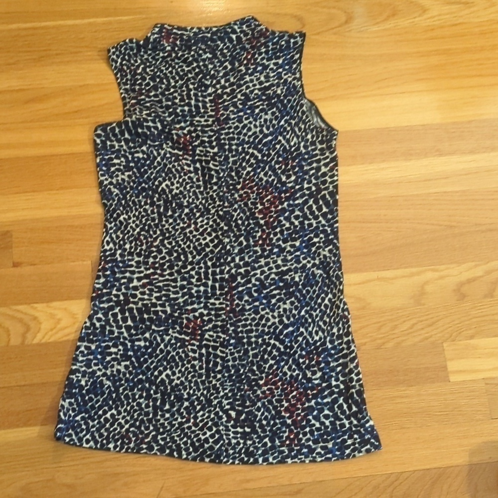 CAbi Black Red Blue Print Sleeveless V-Neck Knot Top Size XS - Picture 10 of 10